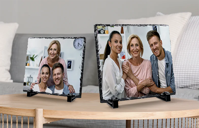 Stenen Foto Leisteen|Stenen leisteen met familiefoto|zijaanzicht van stenen leisteen met baby en moeder en vader|twee jonge mensen afgedrukt op een steen|Gepersonaliseerd cadeau Steen met afgedrukte afbeelding