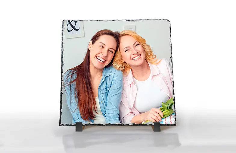 Fotosteen Leisteen|Printerpix Gepersonaliseerde Leisteen Foto's fotocadeaus voor mama|zijaanzicht van leisteen met baby en mama en papa|twee jonge mensen afgedrukt op een steen|Gepersonaliseerd cadeau Steen met afgedrukte afbeelding