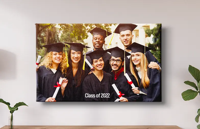 Gepersonaliseerde Foto Canvas Afdrukken door Printerpix|Afdruk op canvas van afstuderen|canvas afdrukformaten|moeder die haar kleine zoon liefdevol kust op canvas afdruk|galerijmuur van canvas afdrukken|Canvas afdruk van een stel dat van hun vakantie geniet