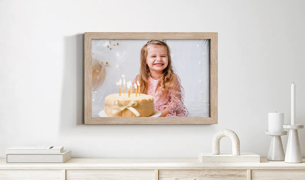 8x6 ingelijste foto voor verjaardag|16x12 ingelijste foto voor verjaardag|Ingelijste foto van stel|Ingelijste foto van ouder stel|Ingelijste foto op tafel