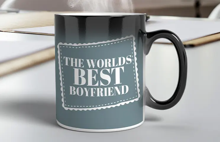 Printerpix aangepaste magische hitteveranderende mok met gepersonaliseerde foto van een baby onthuld|Printerpix aangepaste magische hitteveranderende mok met gepersonaliseerde foto van een baby onthuld|Jonge jongen die een op maat ontworpen magische mok vasthoudt met een foto van zichzelf erop|Magische mok met foto van kat waarop thee wordt geschonken op bureau|Koppel dat twee hitteveranderende magische mokken vasthoudt met gepersonaliseerde tekst van Printerpix|Gepersonaliseerde magische mok met onthulde foto van jonge vrouw