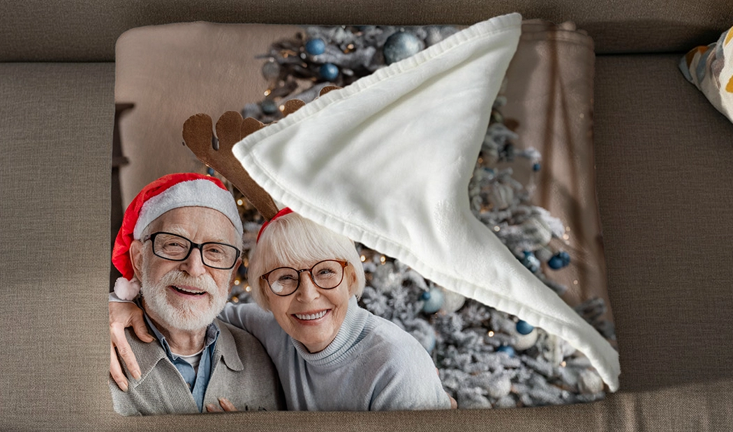 Mink Touch Fotodeken van Printerpix|Gepersonaliseerde Dekens|Grote fotodeken op tweepersoonsbed met foto van meisje|Fotodeken afbeelding met groottevergelijking|Fotodeken zwart-wit collage afbeelding||||||