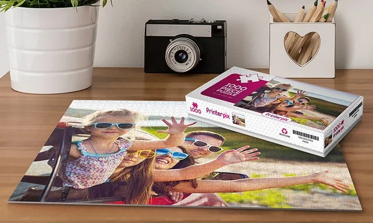 Roze kartonnen puzzel van de familie