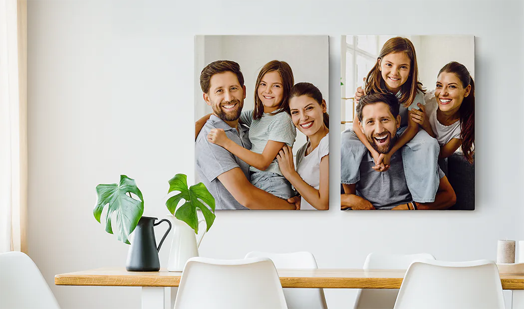 Gepersonaliseerde Foto Canvas Afdrukken van Printerpix|Collage canvas afdruk van twee verheugde vrouwelijke vrienden|canvas afdrukformaten|moeder die haar kleine zoon liefdevol kust op canvas afdruk|galerijmuur van canvas afdrukken|Canvas afdruk van een stel dat van hun vakantie geniet