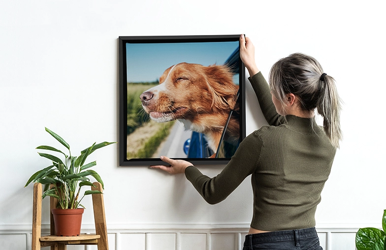 Gepersonaliseerde Foto Canvas Afdrukken van Printerpix|Collage canvas afdruk van twee verheugde vrouwelijke vrienden|canvas afdrukformaten|moeder die haar kleine zoon liefdevol kust op canvas afdruk|galerijmuur van canvas afdrukken|Canvas afdruk van een stel dat van hun vakantie geniet