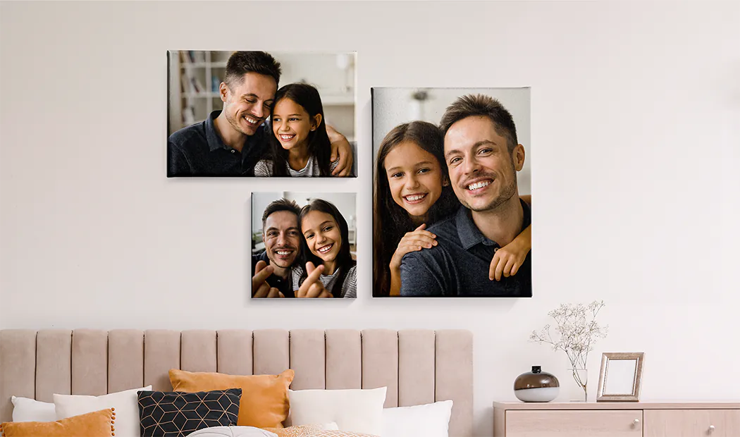 Gepersonaliseerde Foto Canvas Afdrukken van Printerpix|Collage canvas afdruk van twee verheugde vrouwelijke vrienden|canvas afdrukformaten|moeder die haar kleine zoon liefdevol kust op canvas afdruk|galerijmuur van canvas afdrukken|Canvas afdruk van een stel dat van hun vakantie geniet
