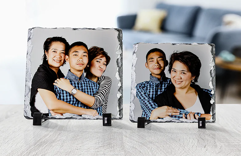 Stenen Foto Leisteen|Stenen leisteen met familiefoto|zijaanzicht van stenen leisteen met baby en moeder en vader|twee jonge mensen afgedrukt op een steen|Gepersonaliseerd cadeau Steen met afgedrukte afbeelding