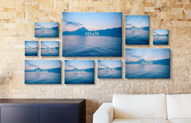 Fotocollage van vakantiefoto's op canvasprint aan de muur