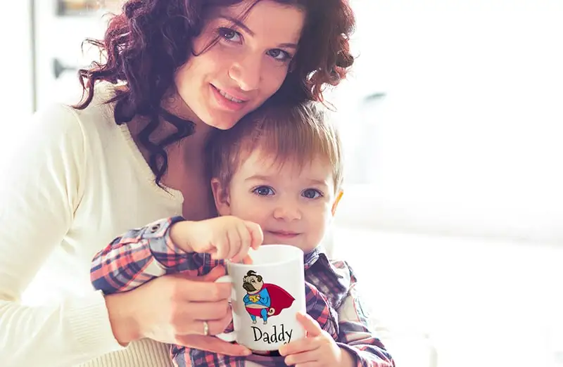 Gepersonaliseerde fotomok met afbeelding van baby die kruipt in dierenpak