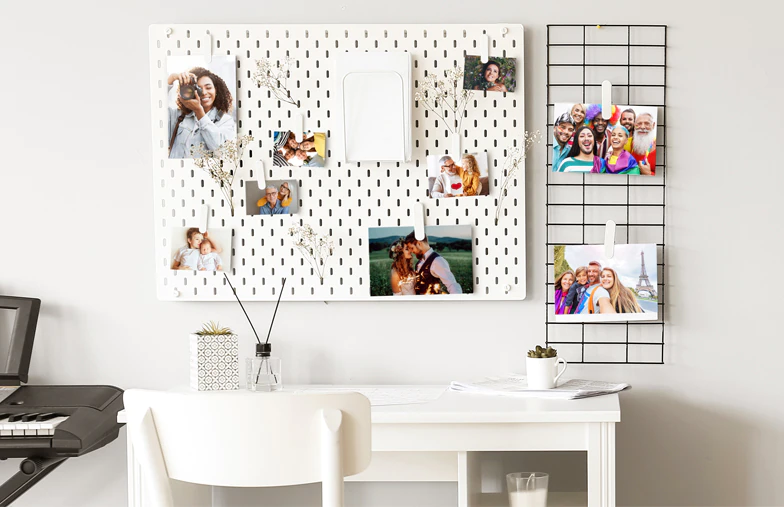 Verschillende maten van online fotoafdrukken van foto's gemaakt met mobiele telefoon van familie