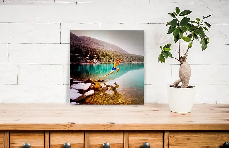 Kleine vierkante metalen print van man die in meer duikt