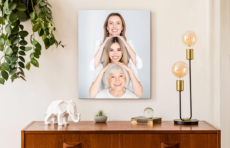 Drie metalen fotoafdrukken van verschillende formaten